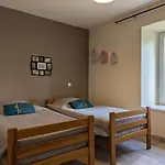 Au Bord De La Riviere Avec Terrasse, Internet Et Jardin - Fr-1-653-271 Nyaraló *