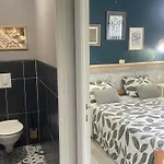 Nyaraló Au Bord De La Riviere Avec Terrasse, Internet Et Jardin - Fr-1-653-271 *