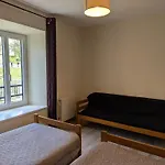 Au Bord De La Riviere Avec Terrasse, Internet Et Jardin - Fr-1-653-271 * Saint-Maurice-des-Lions