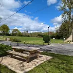 Au Bord De La Riviere Avec Terrasse, Internet Et Jardin - Fr-1-653-271 * Saint-Maurice-des-Lions