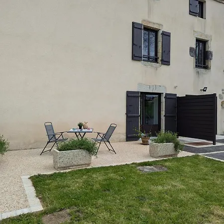 Au Bord De La Riviere Avec Terrasse, Internet Et Jardin - Fr-1-653-271 * Saint-Maurice-des-Lions