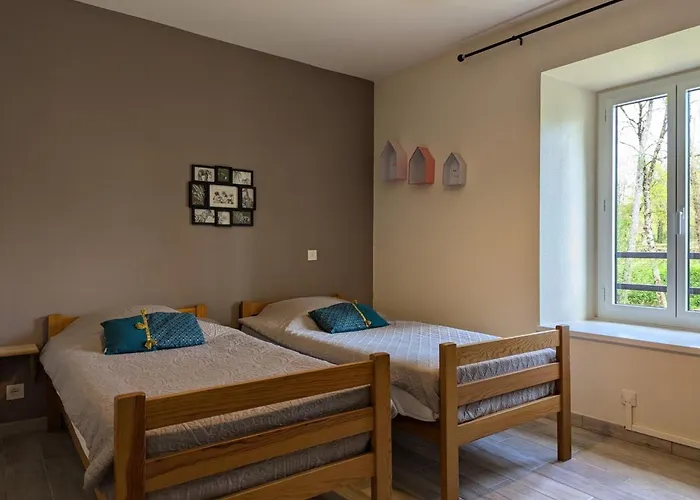 Au Bord De La Riviere Avec Terrasse, Internet Et Jardin - Fr-1-653-271 بيت للعطل *