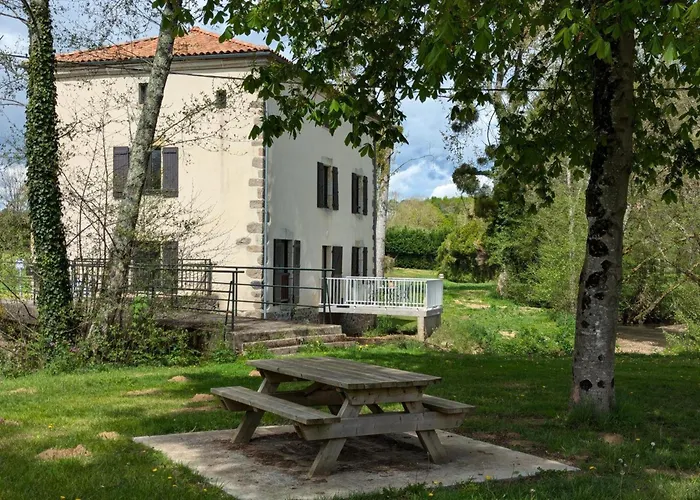 Au Bord De La Riviere Avec Terrasse, Internet Et Jardin - Fr-1-653-271 Saint-Maurice-des-Lions