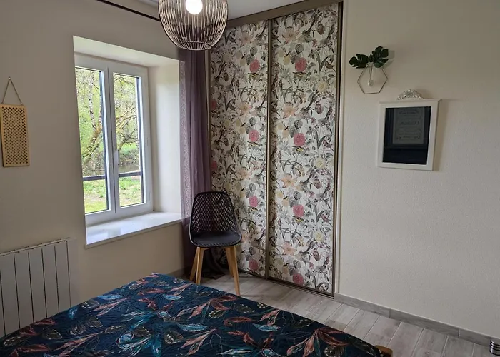 Au Bord De La Riviere Avec Terrasse, Internet Et Jardin - Fr-1-653-271 * Saint-Maurice-des-Lions