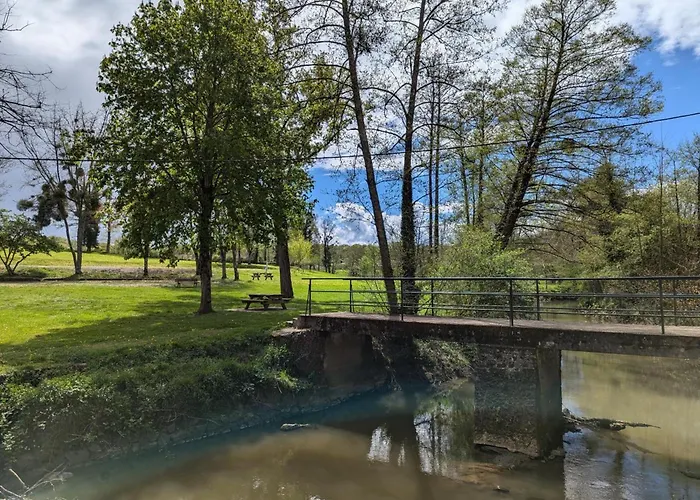 Au Bord De La Riviere Avec Terrasse, Internet Et Jardin - Fr-1-653-271 بيت للعطل Saint-Maurice-des-Lions